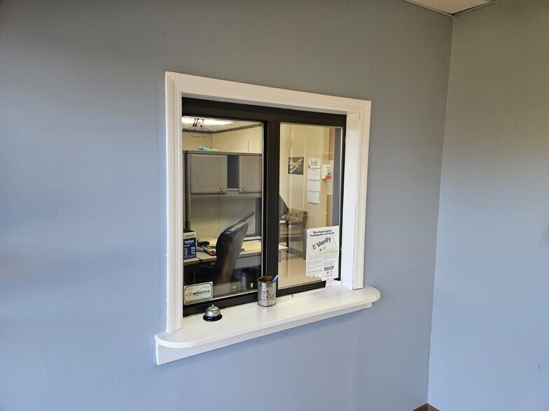 More Photos Of 265 Ballard Rd, Middletown Warehouse For Lease