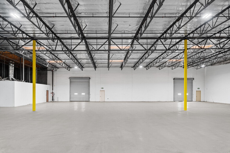 More Photos Of 14920 Hilton Dr, Fontana Warehouse For Lease