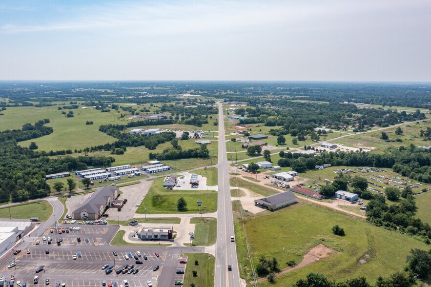 More Photos Of 1910 E Jackson St, Hugo Freestanding For Sale