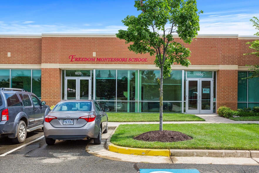 More Photos Of 4229 Lafayette Center Dr, Chantilly Business Park For Lease
