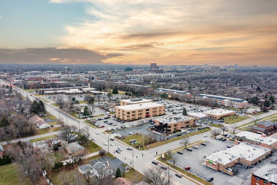 More Photos Of 1S224 Summit Ave, Oakbrook Terrace Medical For Lease