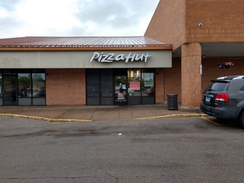 More Photos Of 3311 N Sterling Ave, Peoria General Retail For Sale