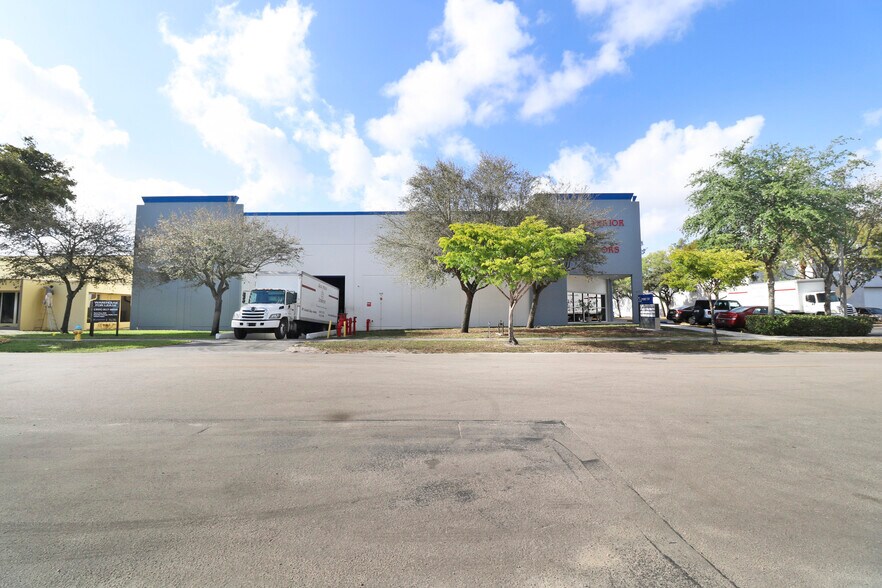 More Photos Of 955 NW 159th Dr, Miami Warehouse For Lease