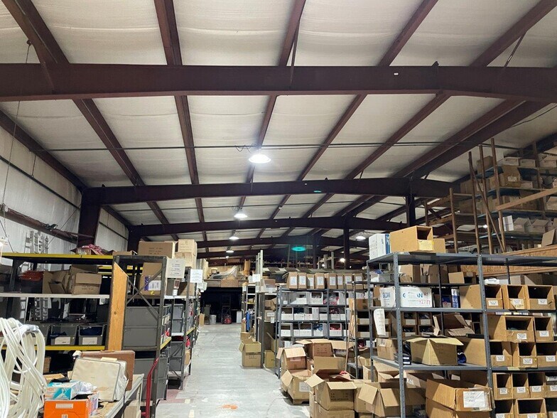 More Photos Of 16 Beaver Brook Rd, Danbury Warehouse For Lease