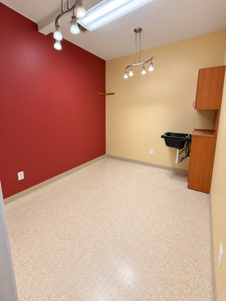 More Photos Of 5816 Creedmoor Rd, Raleigh Medical For Lease