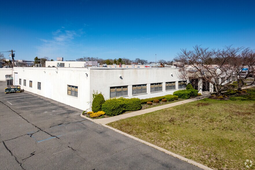 More Photos Of 170 Eileen Way, Syosset Flex For Lease