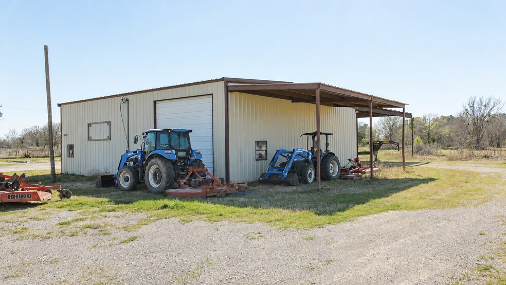 More Photos Of 3552 S State Highway 19, Emory Warehouse For Sale
