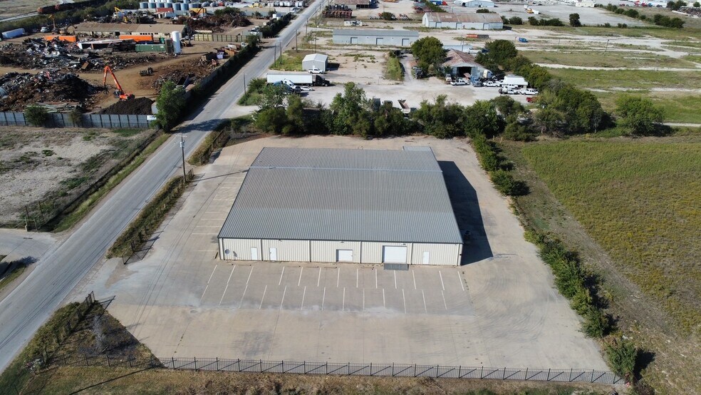 More Photos Of 10100 Hicks Field Rd, Fort Worth Warehouse For Sale