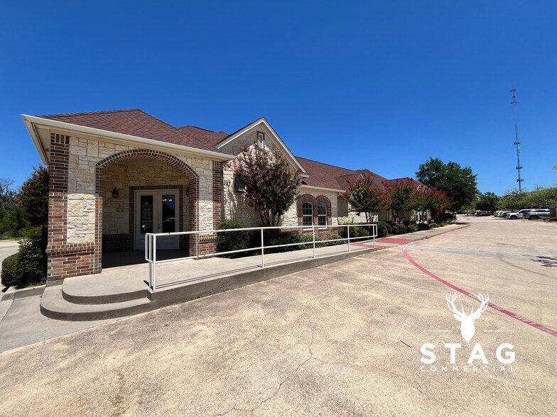 More Photos Of 3327 Colorado Blvd, Denton Medical For Lease