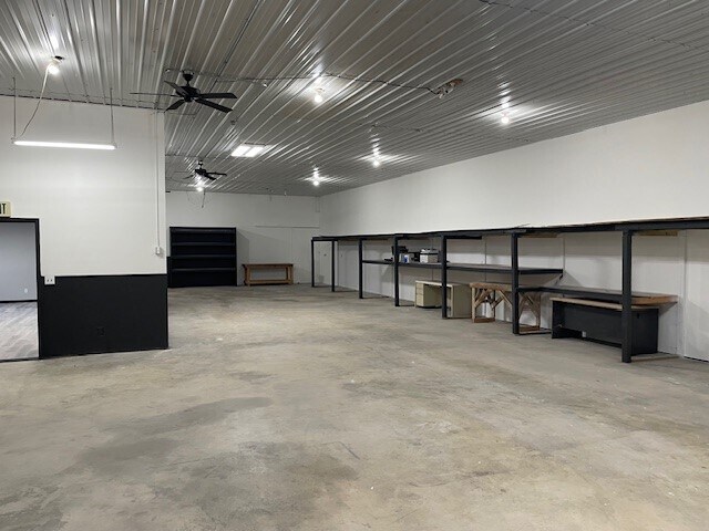 More Photos Of 8858-8898 Louisiana St, Merrillville Light Distribution For Lease