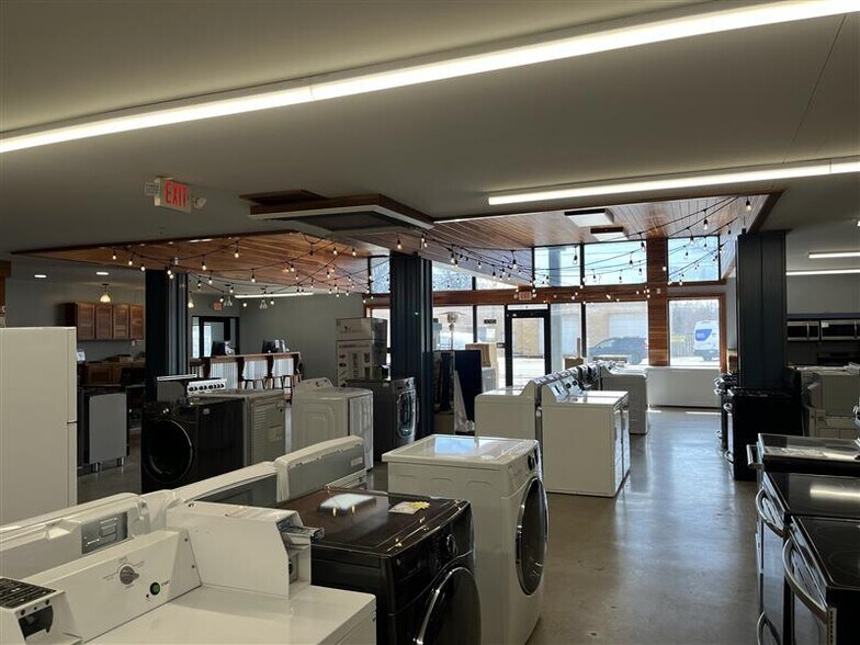 More Photos Of 1623-1635 Chicago Dr SW, Grand Rapids Freestanding For Sale