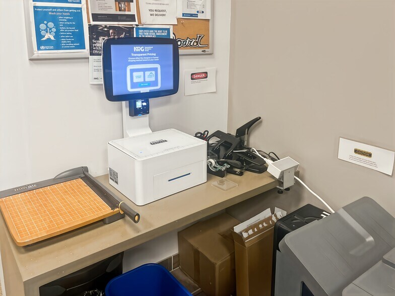 More Photos Of 125 S Wacker Dr, Chicago Coworking Space