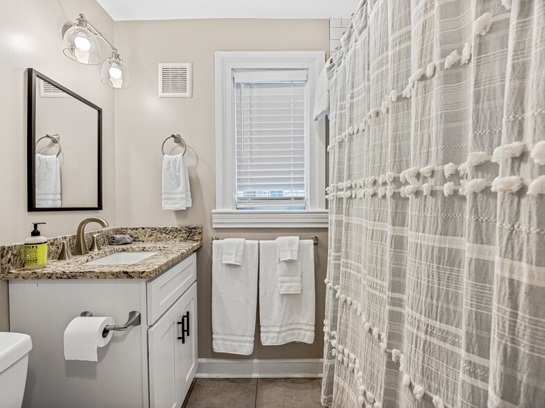 More Photos Of 1029 Patton St, Hendersonville Apartments For Sale