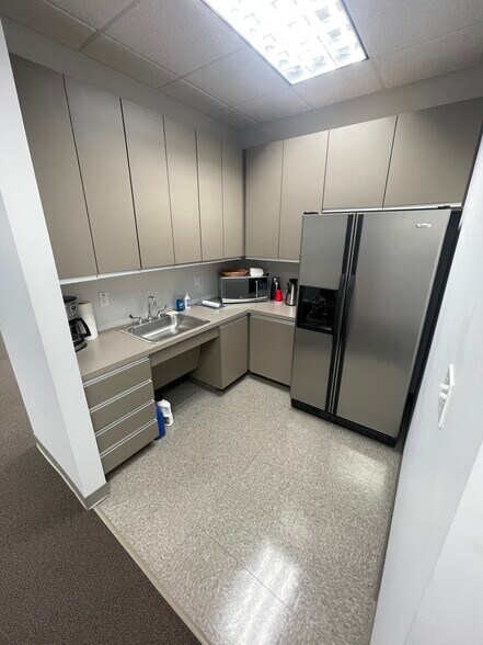 More Photos Of 5625 Schumacher Ln, Houston Medical For Lease
