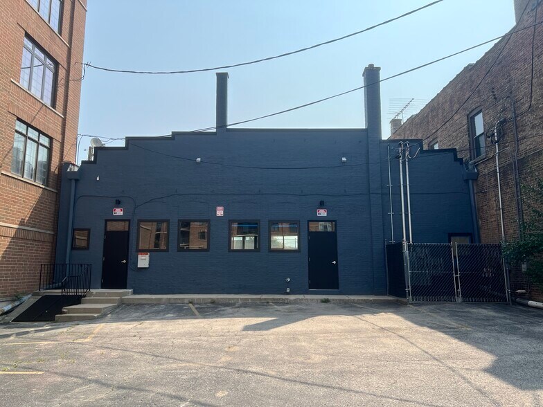 More Photos Of 10 S Park Ave, Lombard Storefront For Lease