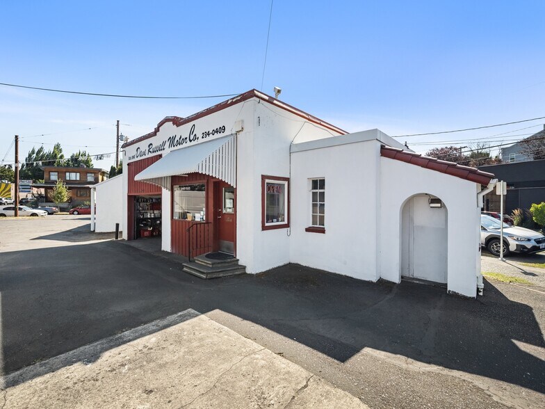 More Photos Of 1840 NE Sandy Blvd, Portland Auto Dealership For Sale
