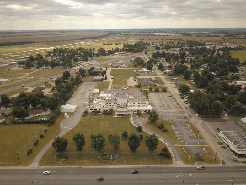 More Photos Of 1301 1st St, Kennett Hospital For Lease