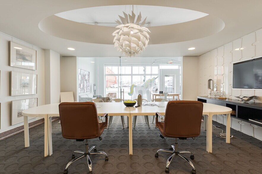More Photos Of 811 N Broadway Ave, Oklahoma City Office For Lease