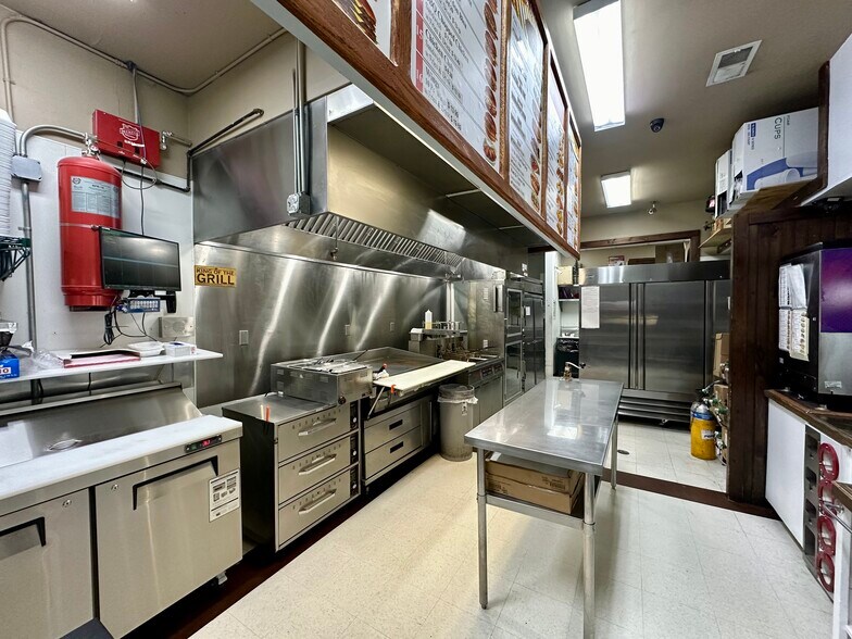 More Photos Of 450 E King St, Boone Service Station For Sale