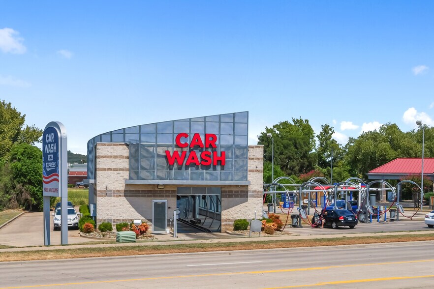 Primary Photo Of 8411 Phoenix Ave, Fort Smith Carwash For Sale