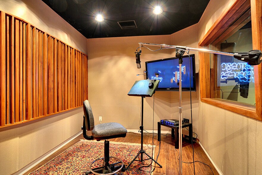 More Photos Of 5325 Topanga Canyon Blvd, Woodland Hills Office Residential For Lease