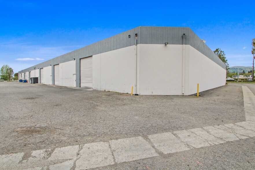 More Photos Of 386-398 Cliffwood Park St, Brea Manufacturing For Lease