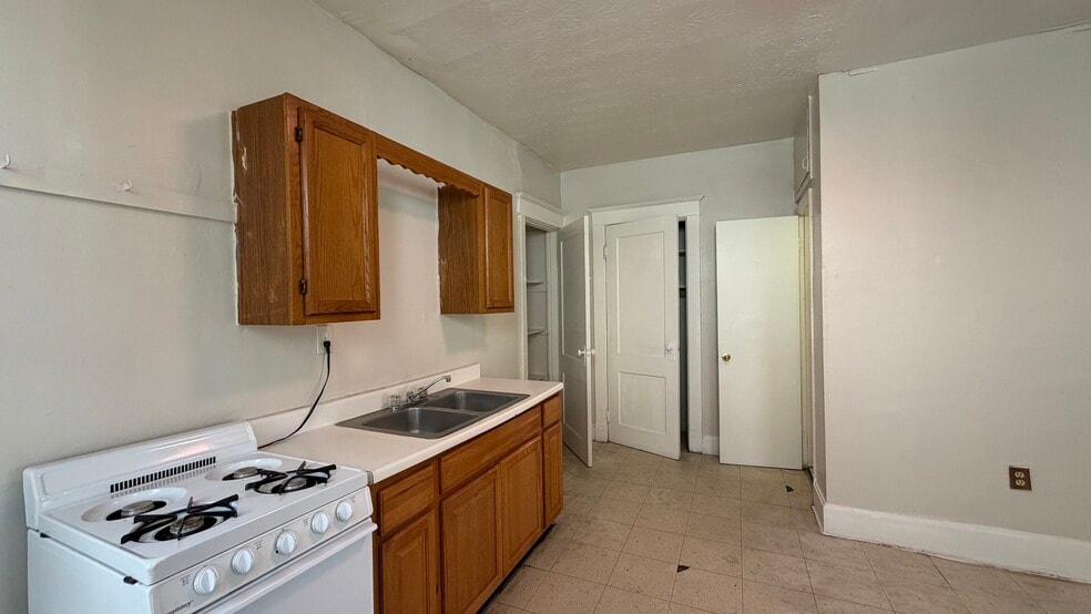More Photos Of 2072 Elm Ave, Cincinnati Apartments For Sale