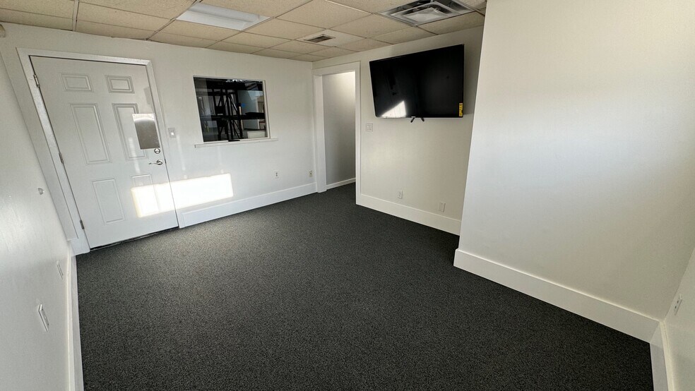 More Photos Of 236 Blackford Ave, Middlesex Warehouse For Lease