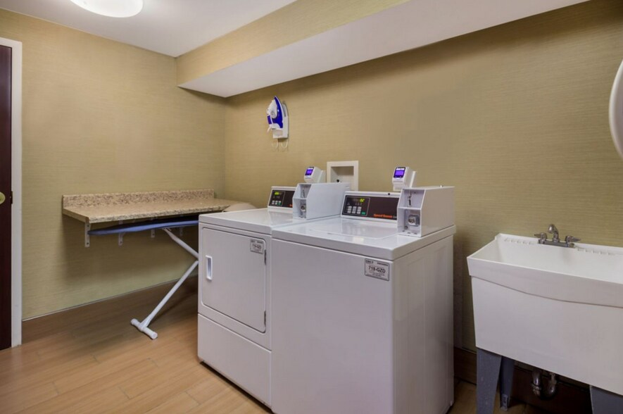 More Photos Of 16 Trinity Point Dr, Washington Hotel For Sale