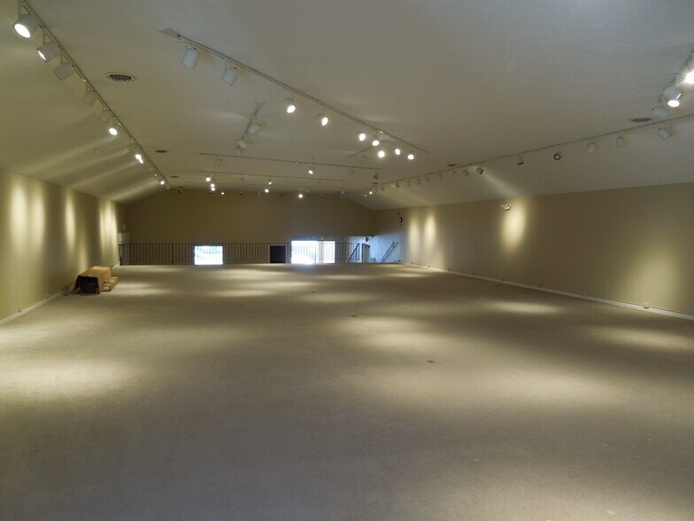 More Photos Of 15 N High St, Covington Storefront For Sale