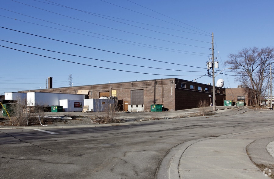 More Photos Of 1846-1872 Dundas St E, Mississauga Freestanding For Lease
