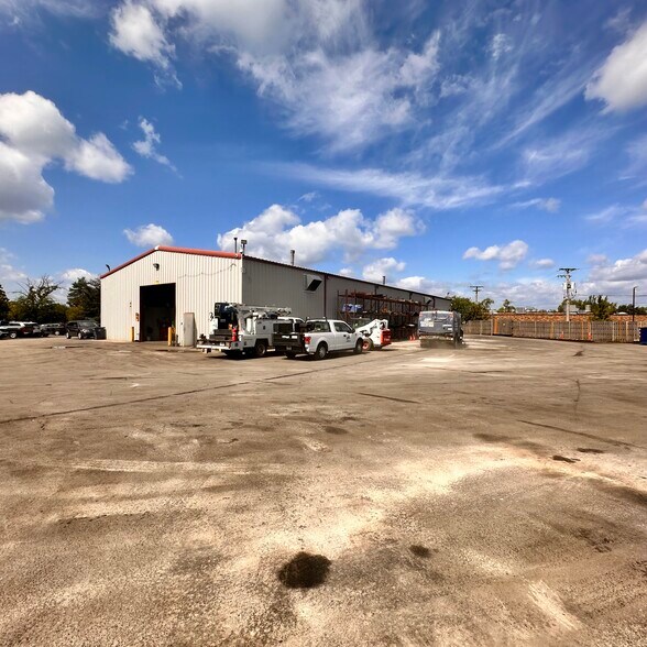 More Photos Of 1350 N Old Rand Rd, Wauconda Warehouse For Lease