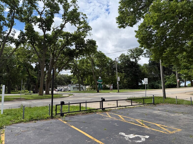 More Photos Of 210-214 Bridge St, Wilmington Auto Dealership For Lease