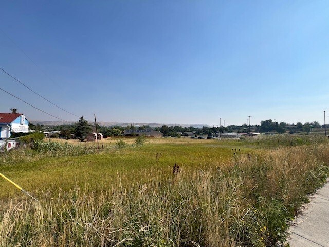 More Photos Of 773 Pike St, Golden Land For Sale