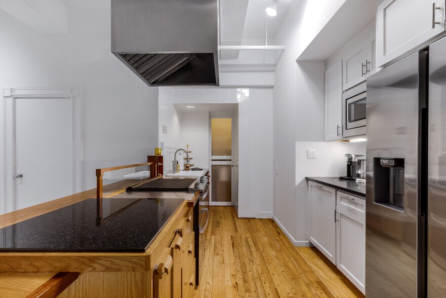 More Photos Of 335 W 38th St, New York Apartments For Sale