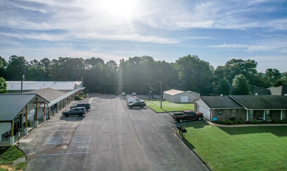 More Photos Of 2885-2889 South Lamar Blvd., Oxford Healthcare For Sale