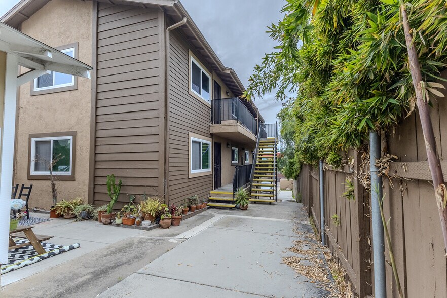 Primary Photo Of 390 Del Mar Ave, Chula Vista Apartments For Sale