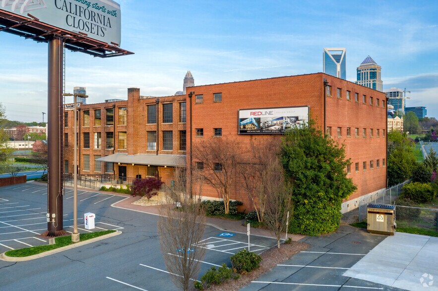 More Photos Of 1023 W Morehead St, Charlotte Office For Lease