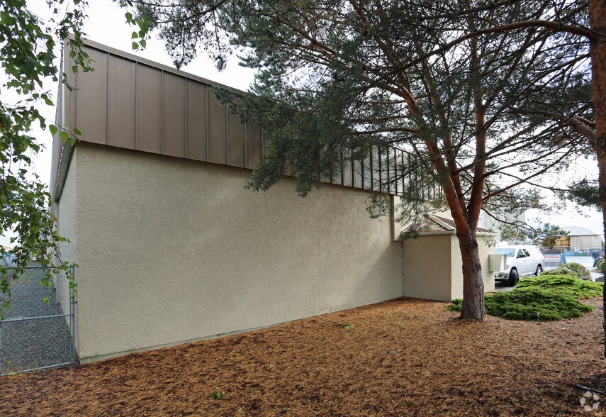 More Photos Of 2064 W Henry Ave, Sidney Light Manufacturing For Sale