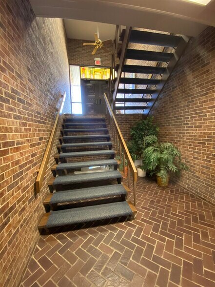 More Photos Of 124 W 46th St, Kearney Office For Sale