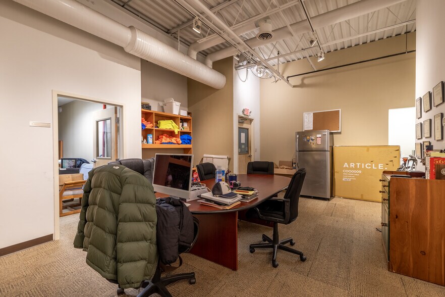 More Photos Of 293-317 Libbey Industrial Pky, Weymouth Light Distribution For Lease