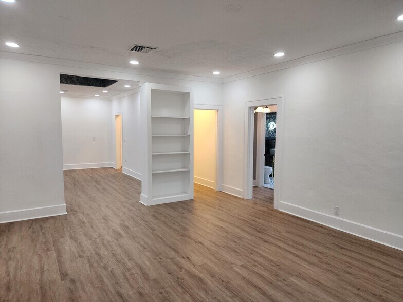 More Photos Of 2820 1st Ave N, Saint Petersburg Storefront Retail Office For Lease