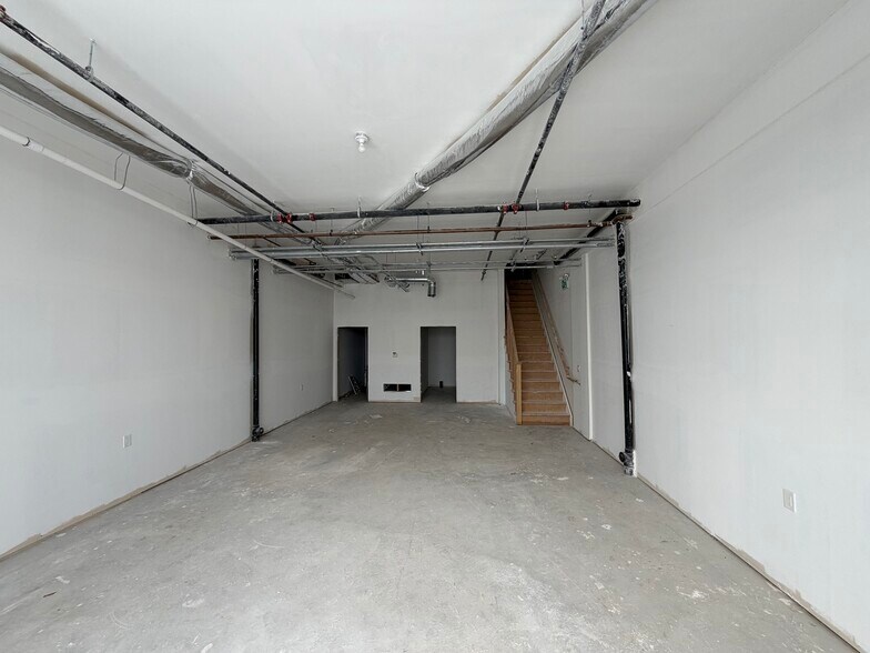 More Photos Of 200 Dissette St, Bradford West Gwillimbury Apartments For Lease