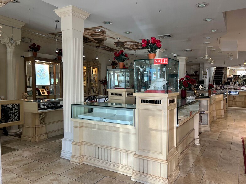 More Photos Of 334 New York Ave, Huntington Storefront Retail Residential For Sale