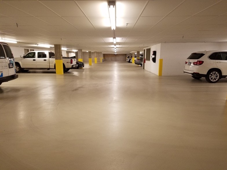 More Photos Of 1903-1907 E Wayzata Blvd, Wayzata Unknown For Lease