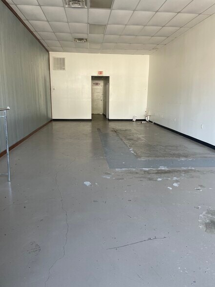 More Photos Of 82371 Highway 25, Folsom Service Station For Lease