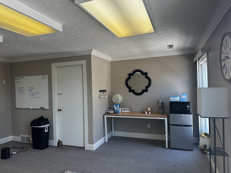 More Photos Of 225 E Liberty St, Medina Office For Lease