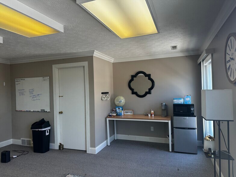 More Photos Of 225 E Liberty St, Medina Office For Lease