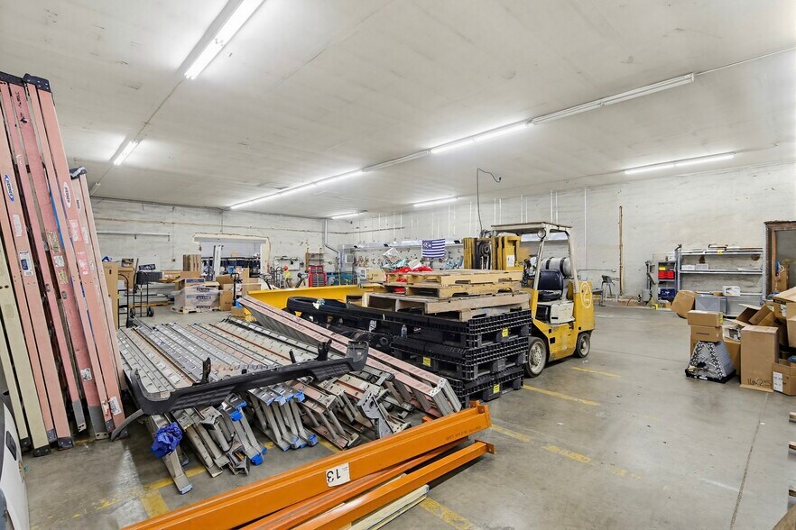 More Photos Of 1584 Deer Park Rd, Finksburg Warehouse For Lease