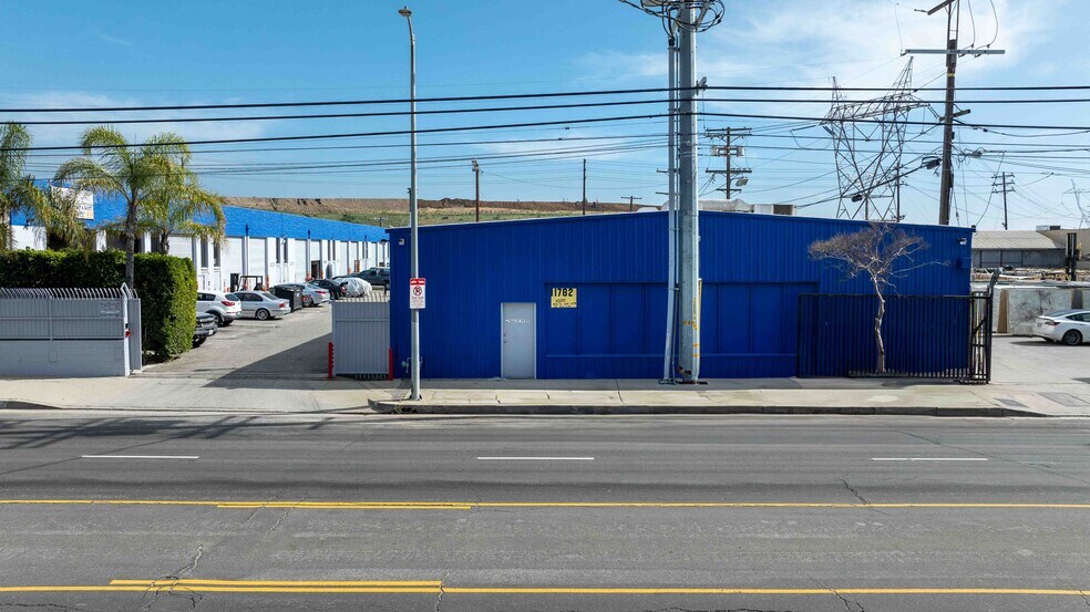 More Photos Of 11782 Sheldon St, Sun Valley Warehouse For Lease